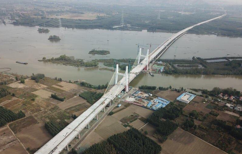 跨越中国北方最大淡水湖桥梁
